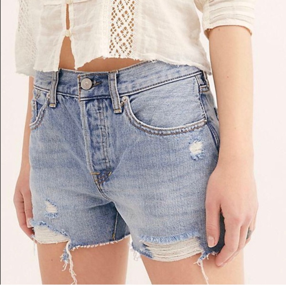 Free People Sofia Short Waves Denim Distressed shorts size 26